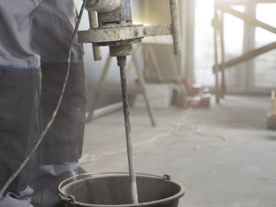 tiler-working-renovation-apartment (2) (1)